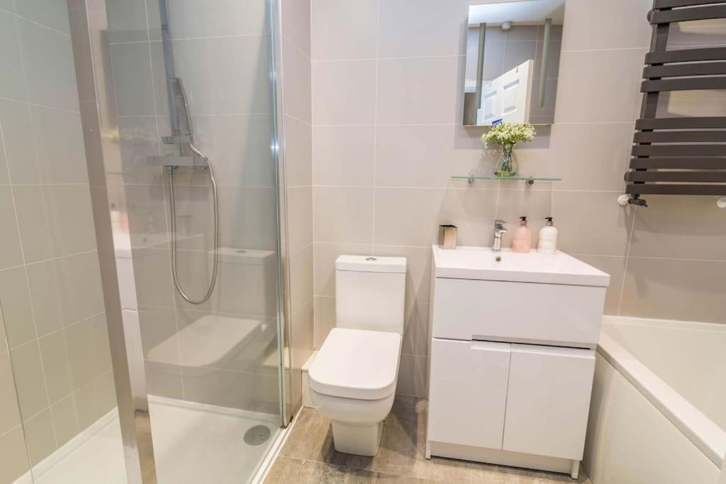 Lovely Home With Four Bedrooms And Private Garden And Parking, Close To Nottingham City Centre Екстериор снимка