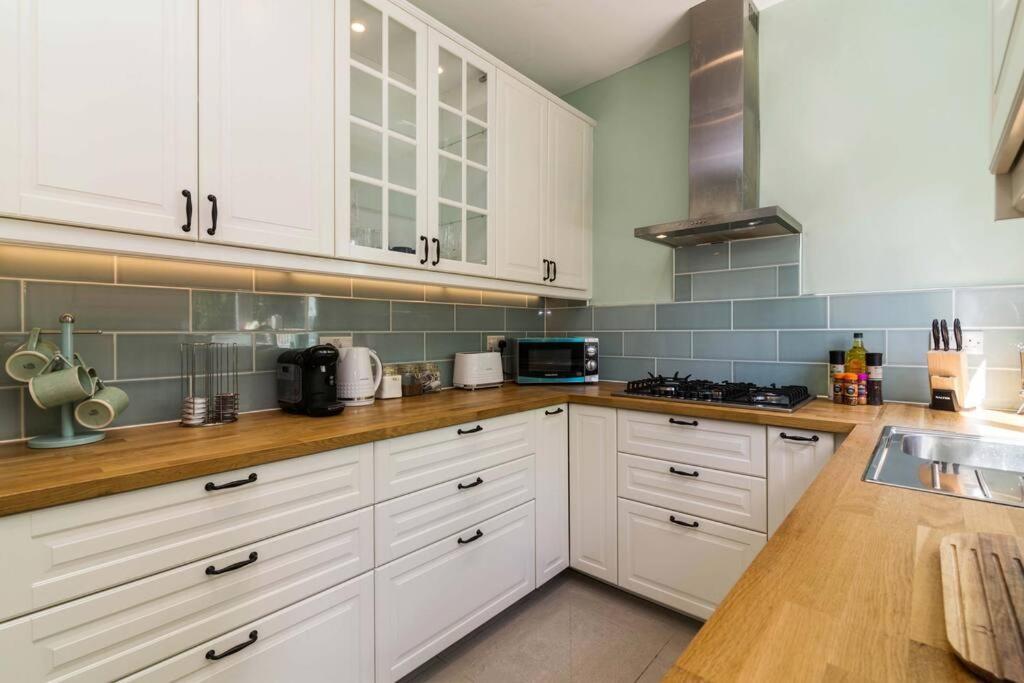 Lovely Home With Four Bedrooms And Private Garden And Parking, Close To Nottingham City Centre Екстериор снимка