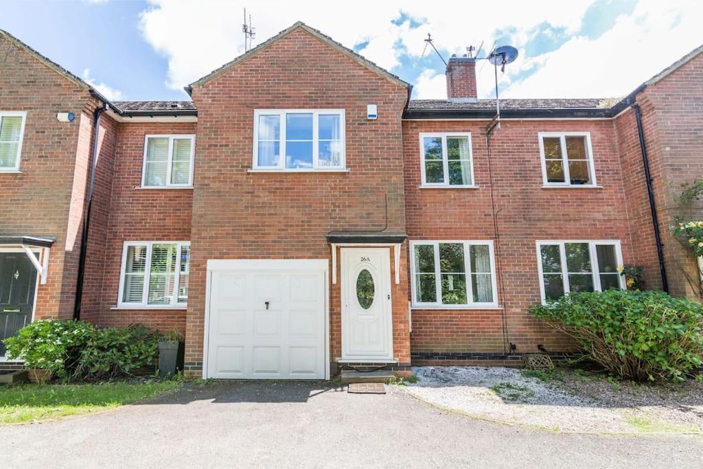 Lovely Home With Four Bedrooms And Private Garden And Parking, Close To Nottingham City Centre Екстериор снимка