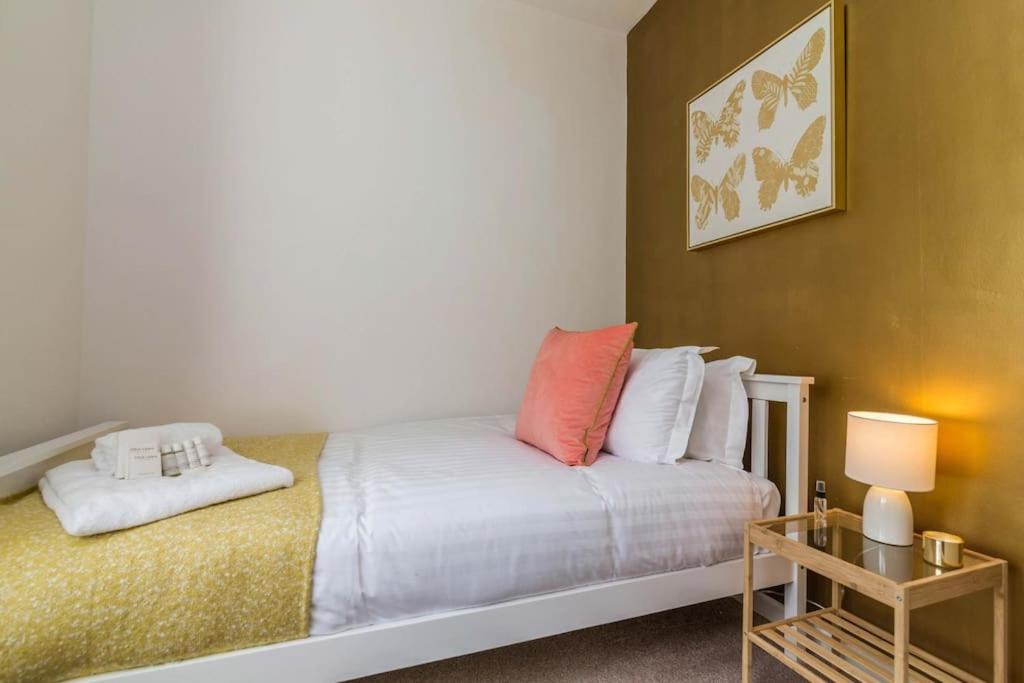 Lovely Home With Four Bedrooms And Private Garden And Parking, Close To Nottingham City Centre Екстериор снимка