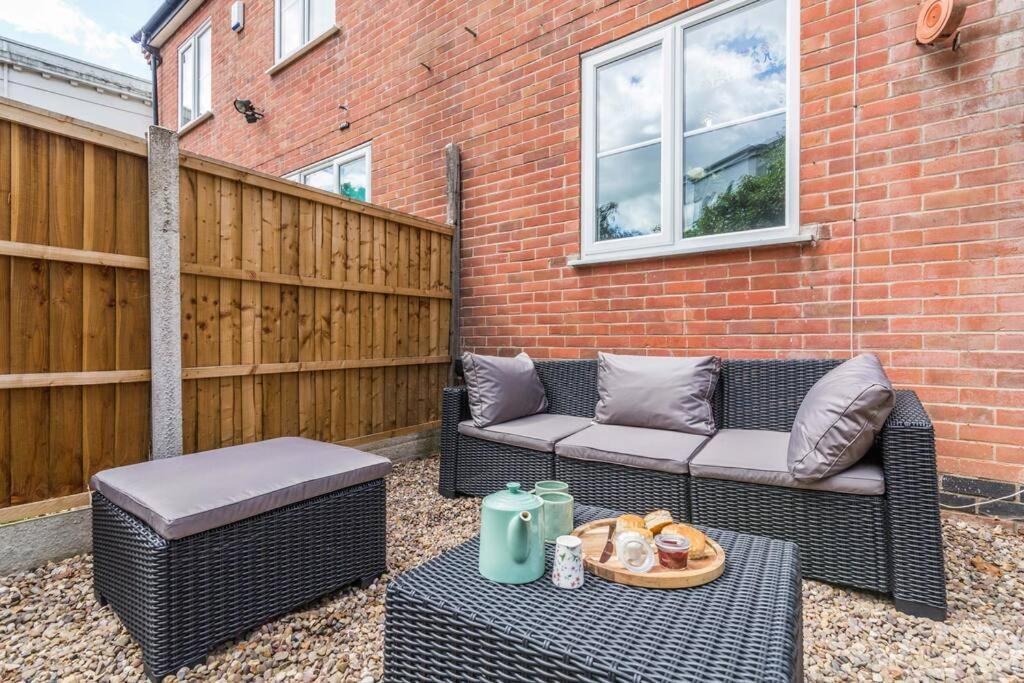 Lovely Home With Four Bedrooms And Private Garden And Parking, Close To Nottingham City Centre Екстериор снимка