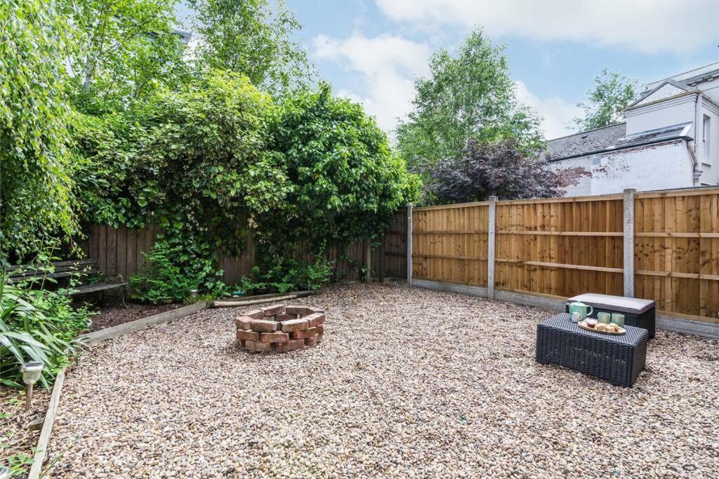 Lovely Home With Four Bedrooms And Private Garden And Parking, Close To Nottingham City Centre Екстериор снимка