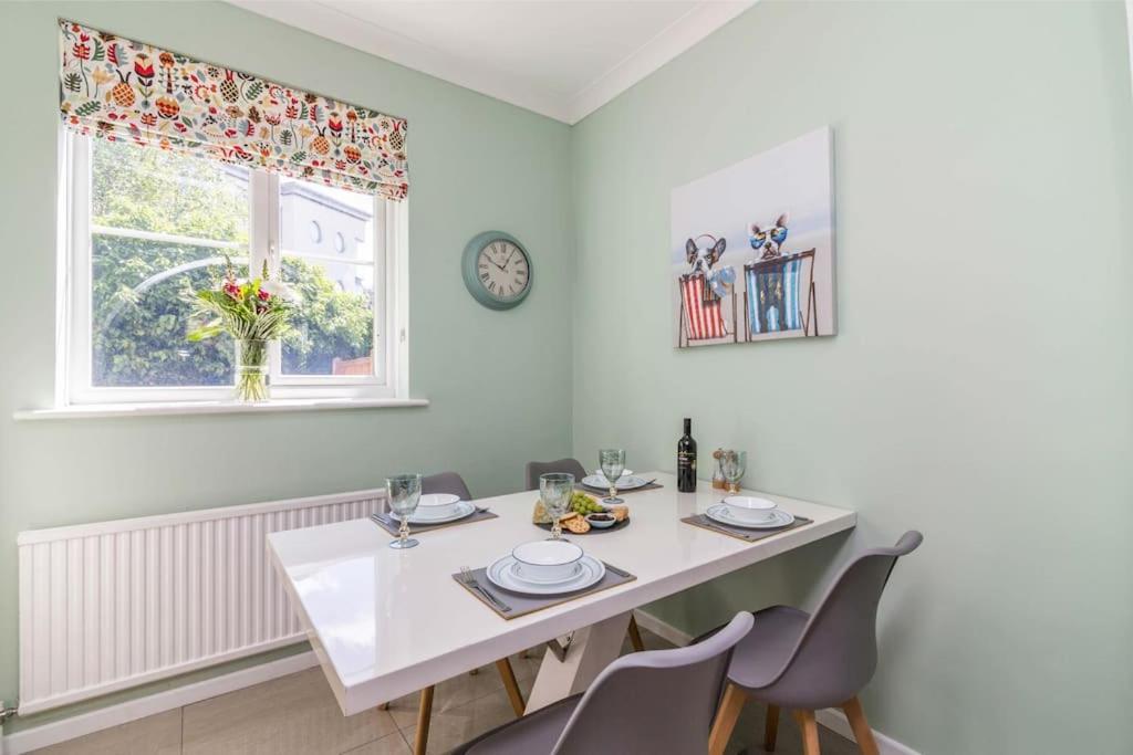 Lovely Home With Four Bedrooms And Private Garden And Parking, Close To Nottingham City Centre Екстериор снимка