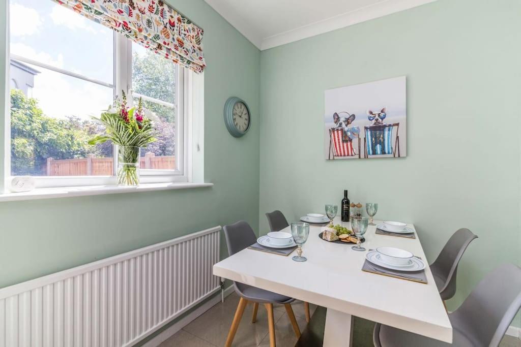 Lovely Home With Four Bedrooms And Private Garden And Parking, Close To Nottingham City Centre Екстериор снимка