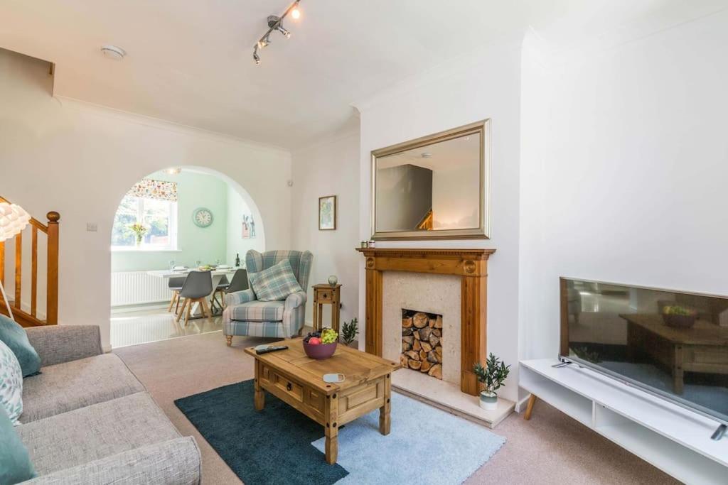 Lovely Home With Four Bedrooms And Private Garden And Parking, Close To Nottingham City Centre Екстериор снимка