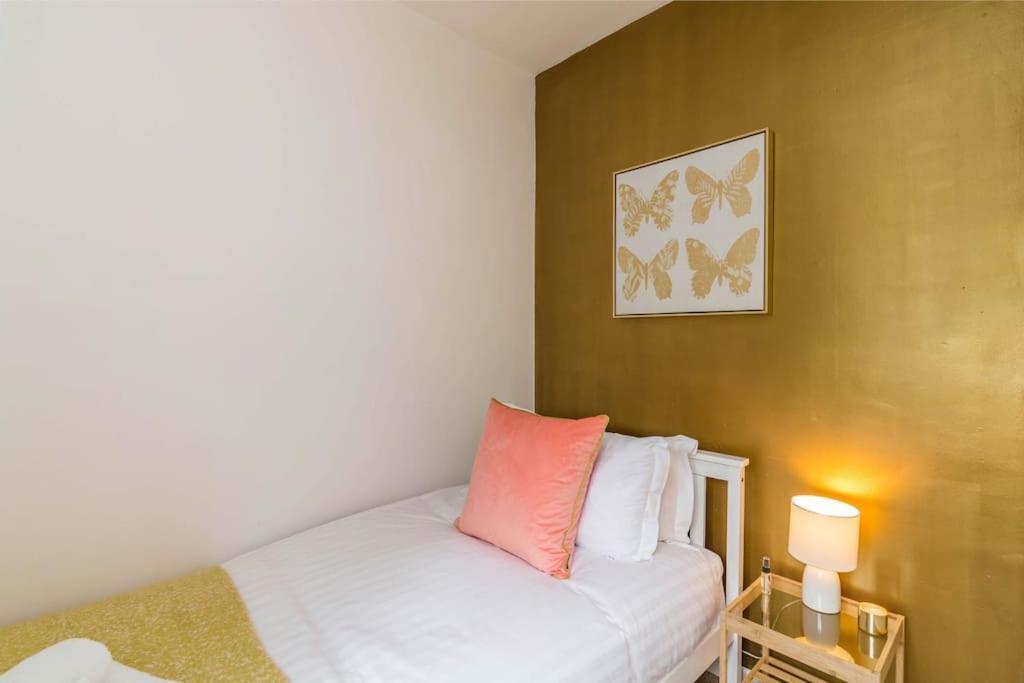 Lovely Home With Four Bedrooms And Private Garden And Parking, Close To Nottingham City Centre Екстериор снимка