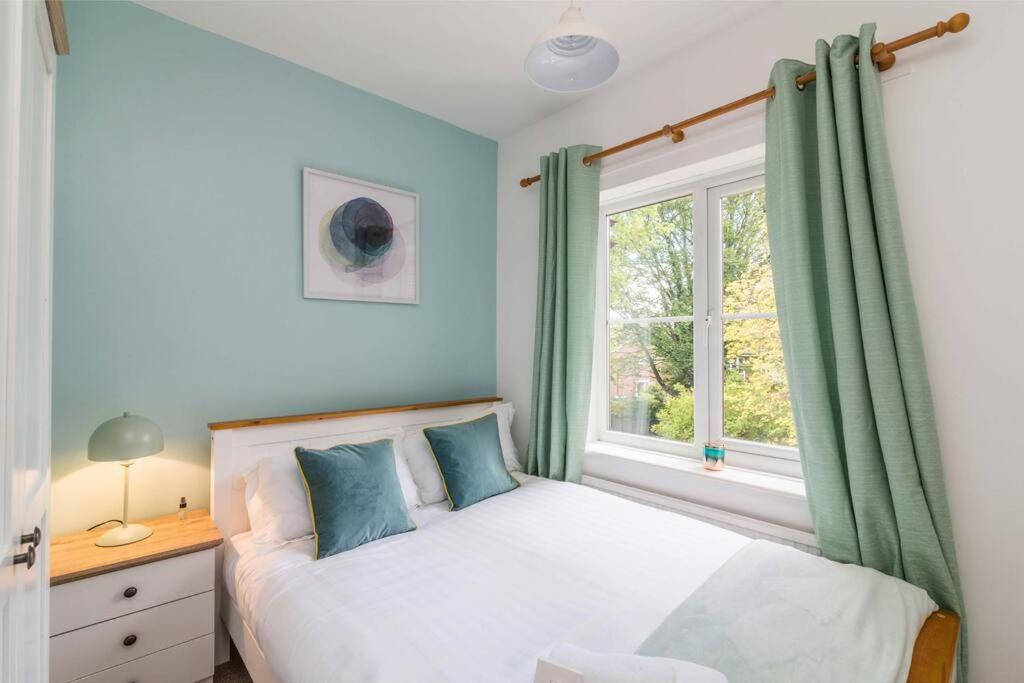 Lovely Home With Four Bedrooms And Private Garden And Parking, Close To Nottingham City Centre Екстериор снимка